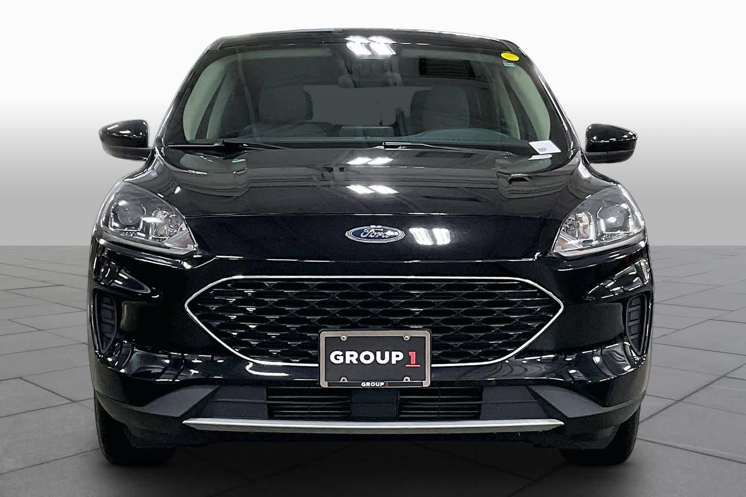 Used 2020 Agate Black Metallic Ford SE image 4