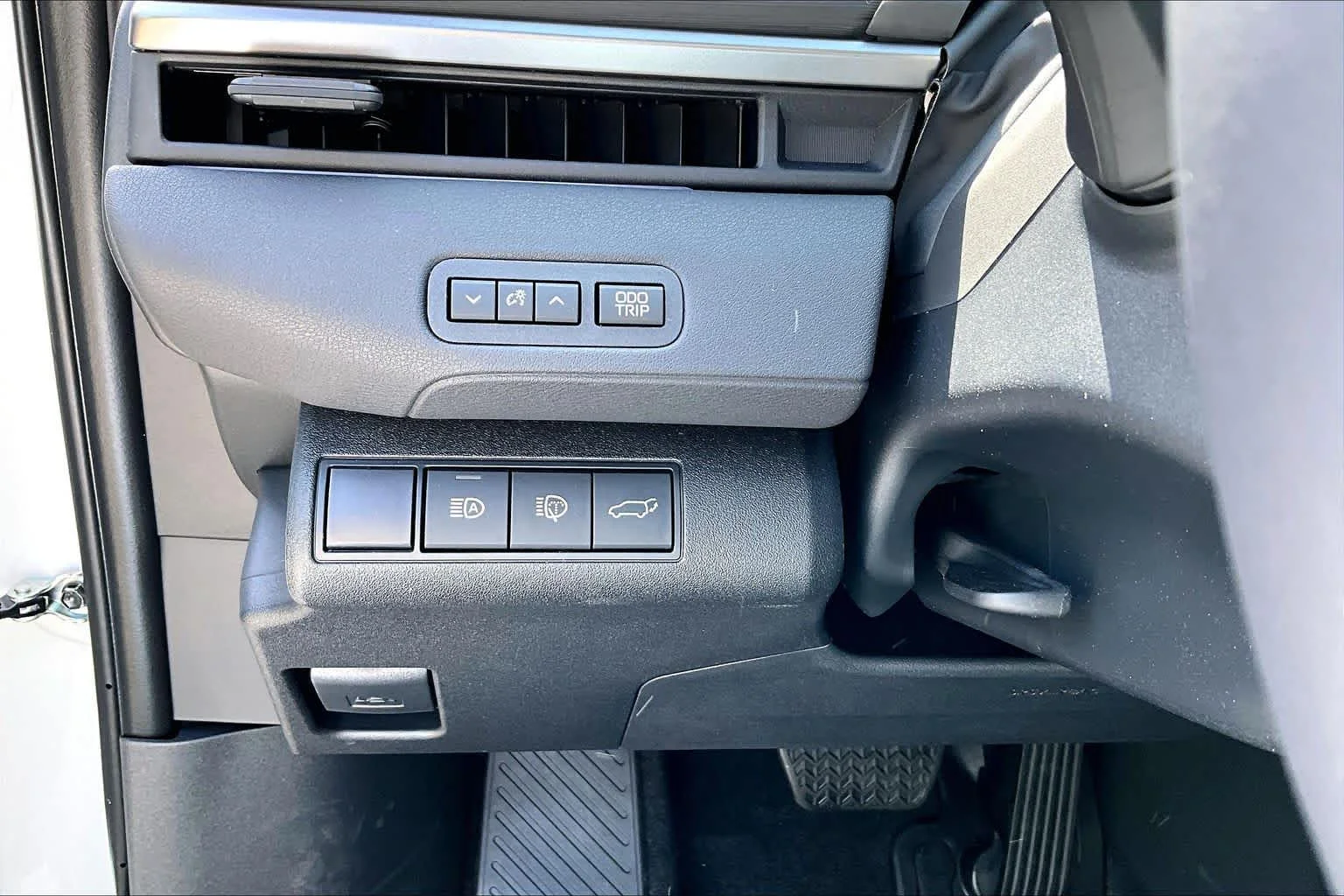 New 2026 Wind Chill Pearl Toyota SE image 19
