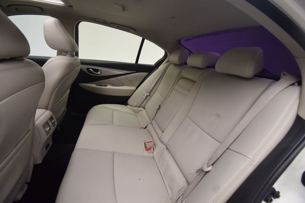 Used 2021 Majestic White INFINITI 3.0t LUXE image 19