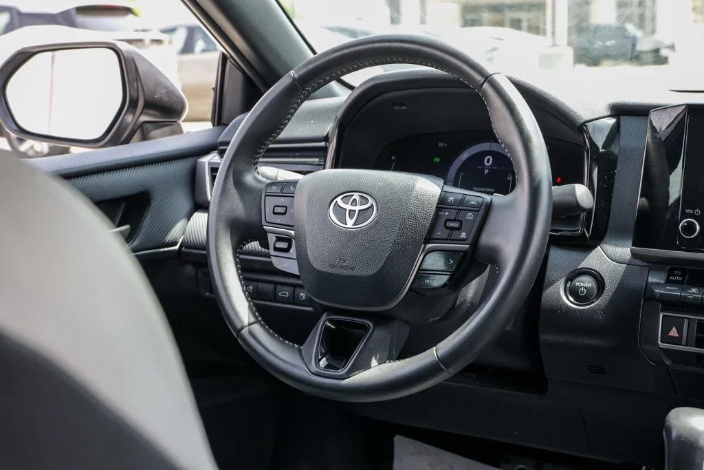 Used 2025  Toyota SE image 25