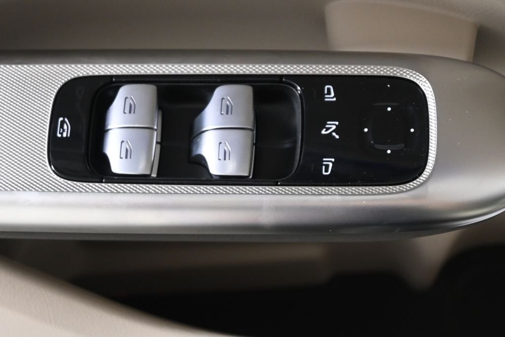 Used 2026 Polar White Mercedes-Benz GLC 300 image 26
