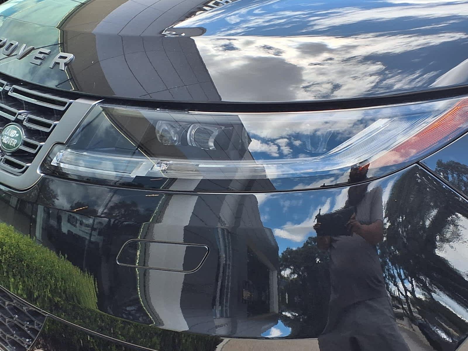 New 2026 Santorini Black Land Rover SE image 7