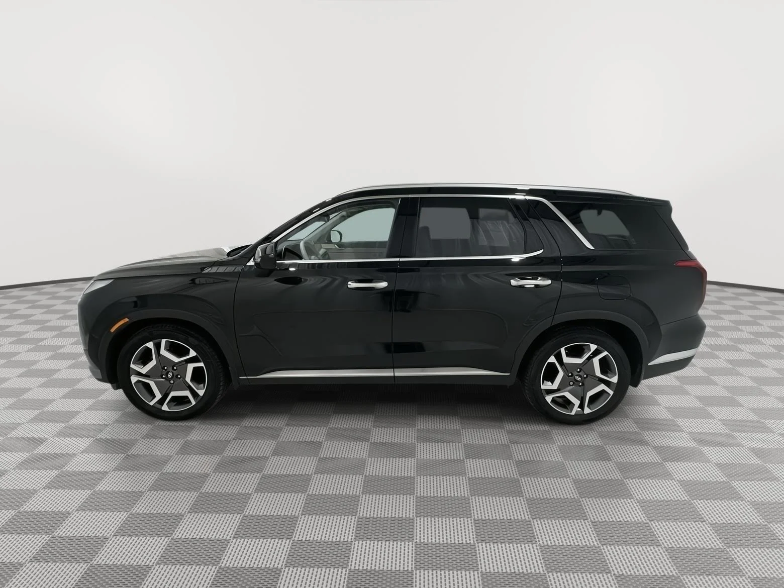 Used 2023  Hyundai Limited image 2