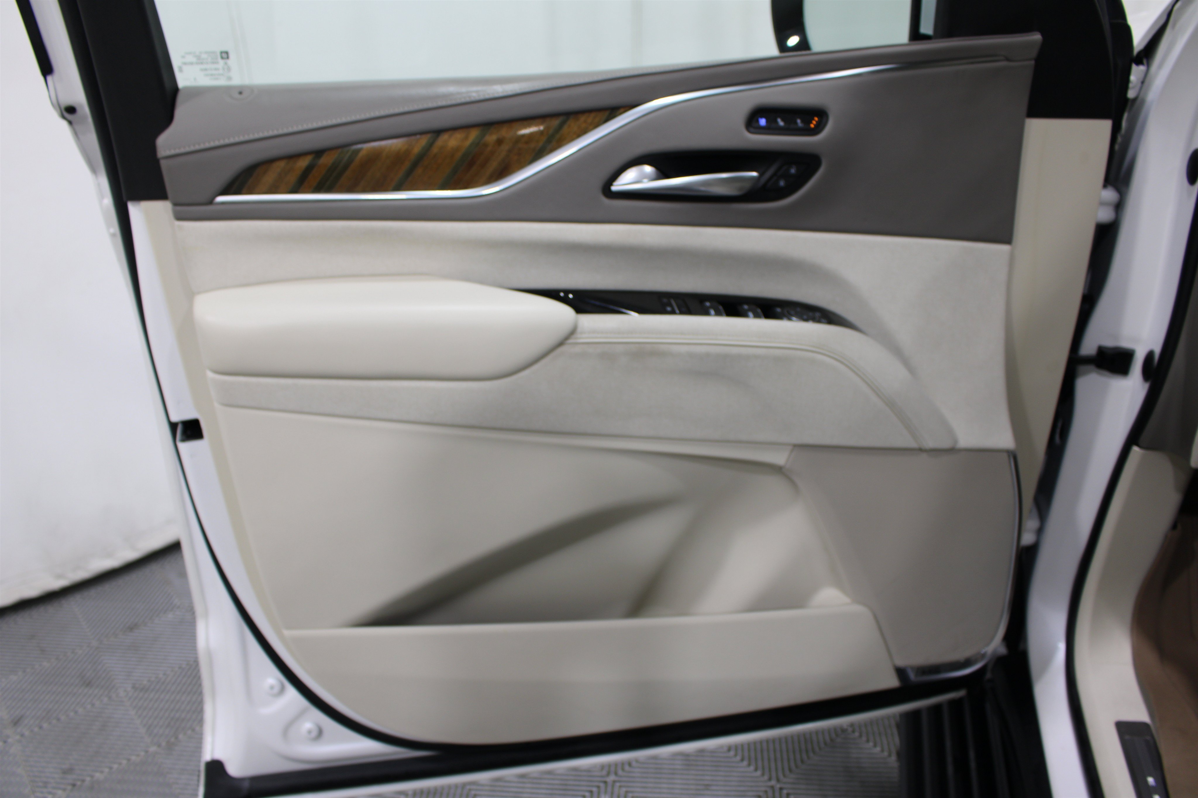 Used 2023 Crystal White Tricoat Cadillac 4WD Sport Platinum image 6