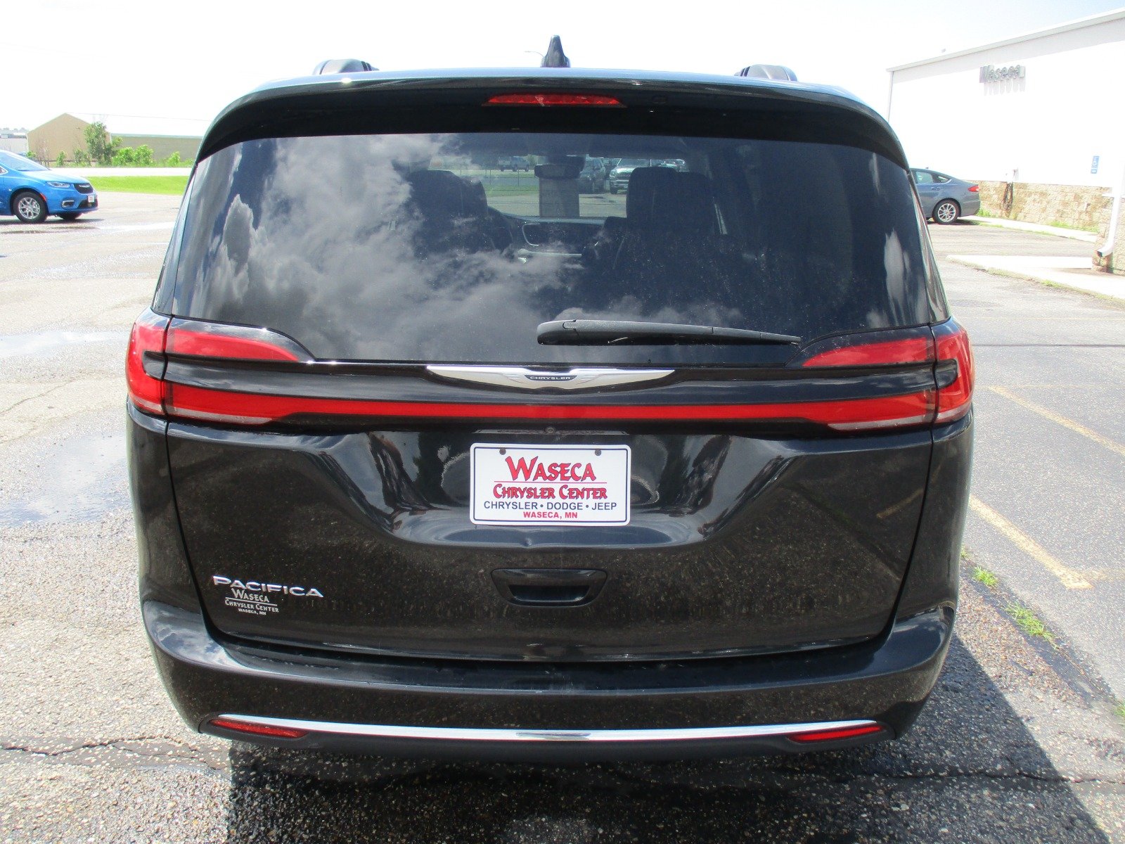 Used 2022 BLACK Chrysler Touring L image 5