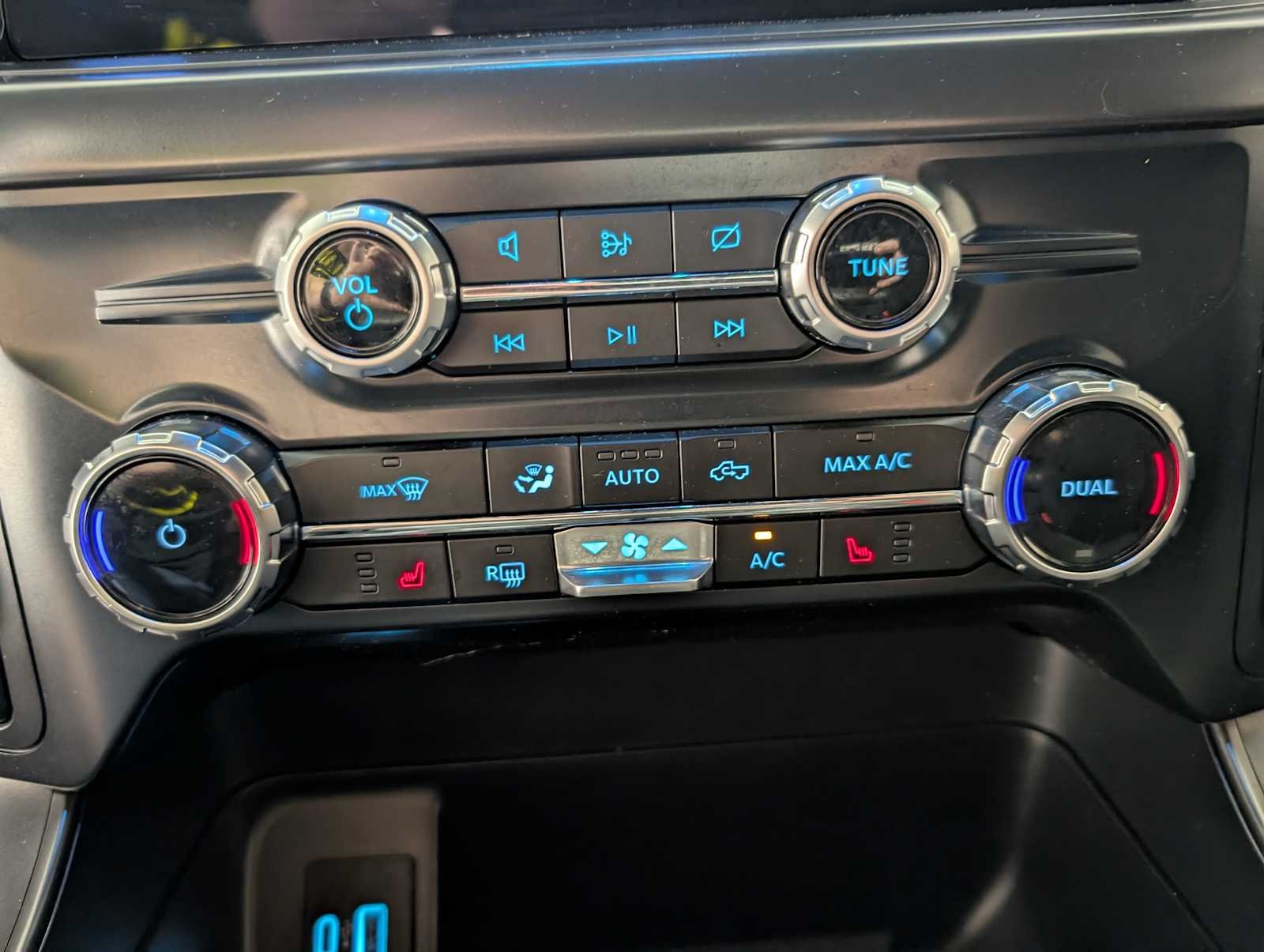 Used 2024 Agate Black Metallic Ford XLT image 33