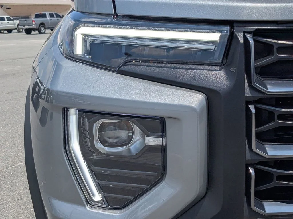 2025 GMC Canyon AT4 - Photo 10