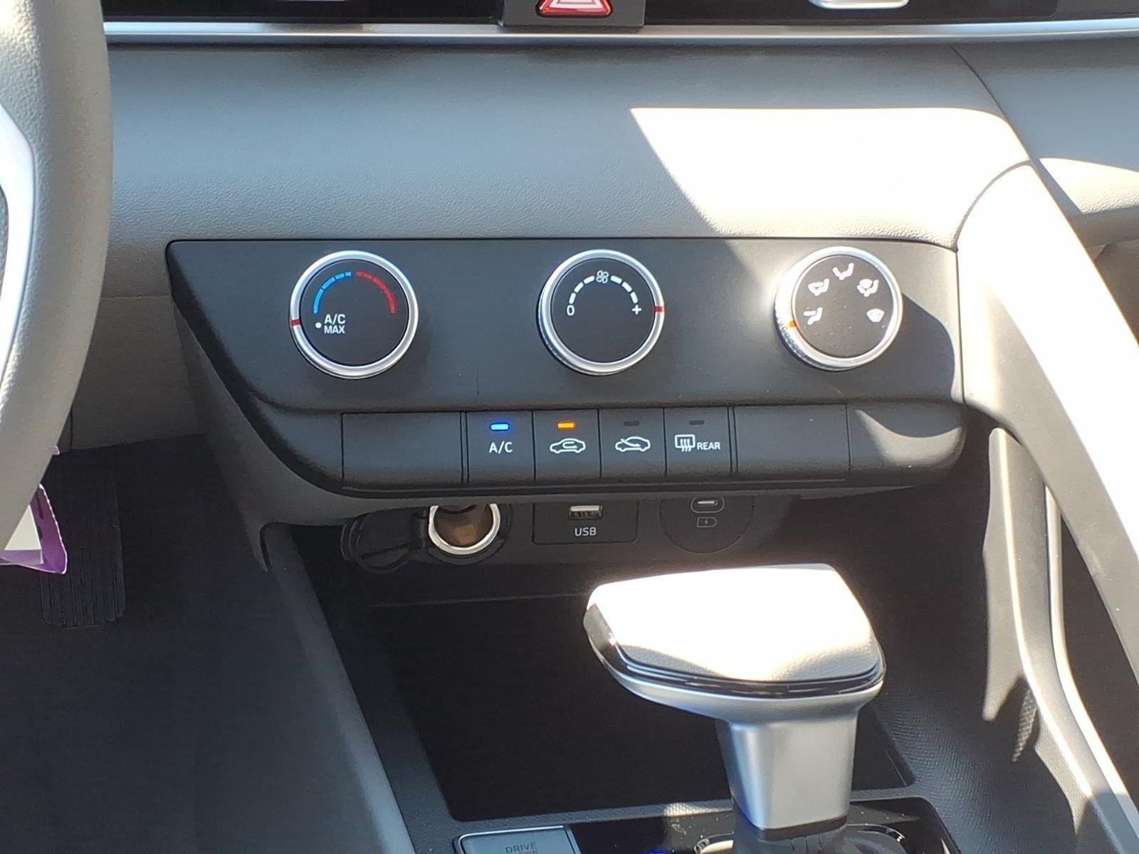 New 2026 WHITE HYUNDAI SE image 22