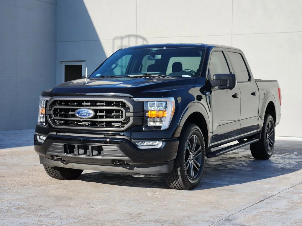 Used 2022 Agate Black Metallic Ford XLT image 4