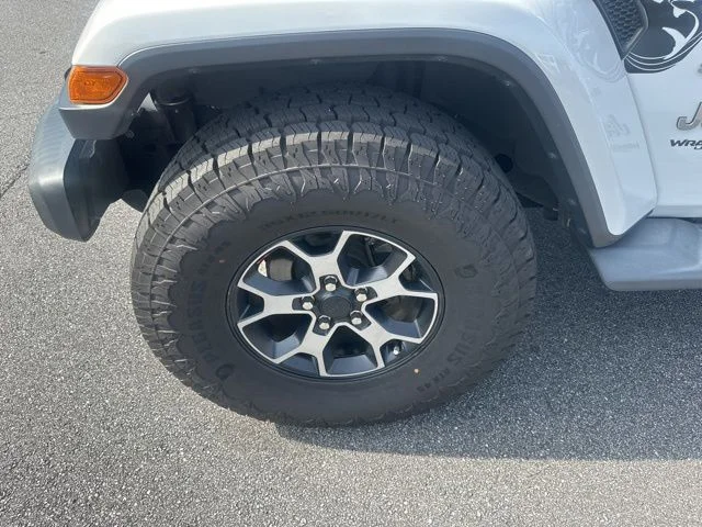 Used 2018 White Jeep Unlimited Sahara image 9