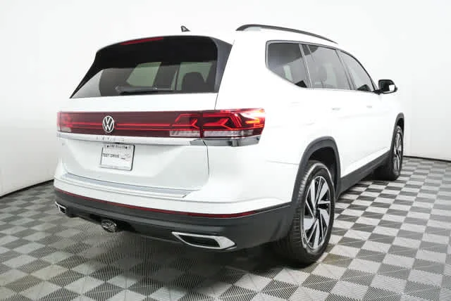 New 2026 Opal White Pearl Volkswagen 2.0T SE w/Technology image 3