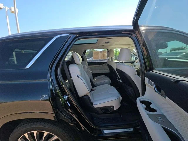 Used 2023 Black Hyundai Calligraphy image 4