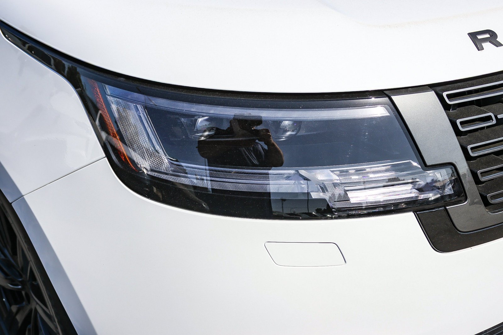 New 2026 Fuji White Land Rover SE image 11