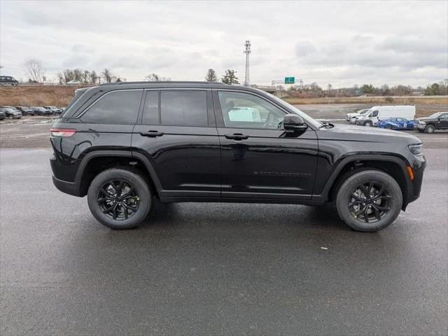 New 2026 Diamond Black Crystal Pearl-Coat Exterior Paint Jeep Altitude image 2