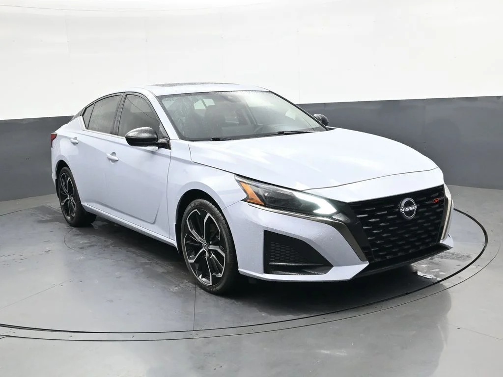 Used 2023 Gray Nissan 2.5 SR image 2