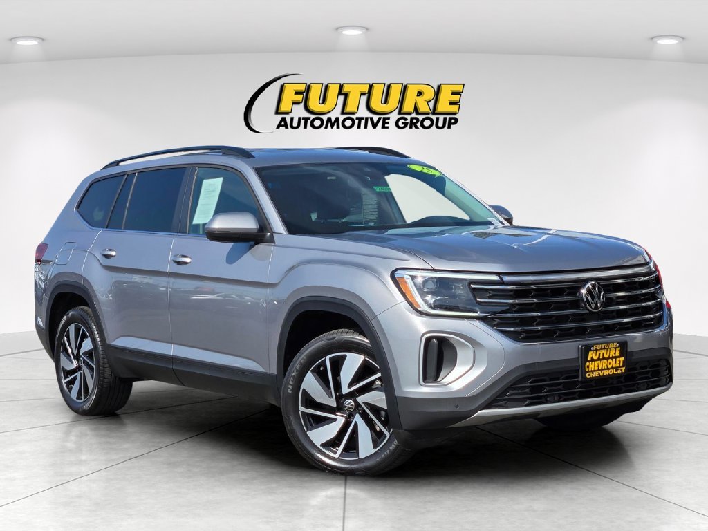 Used 2025  Volkswagen 2.0T SE w/Technology image 1