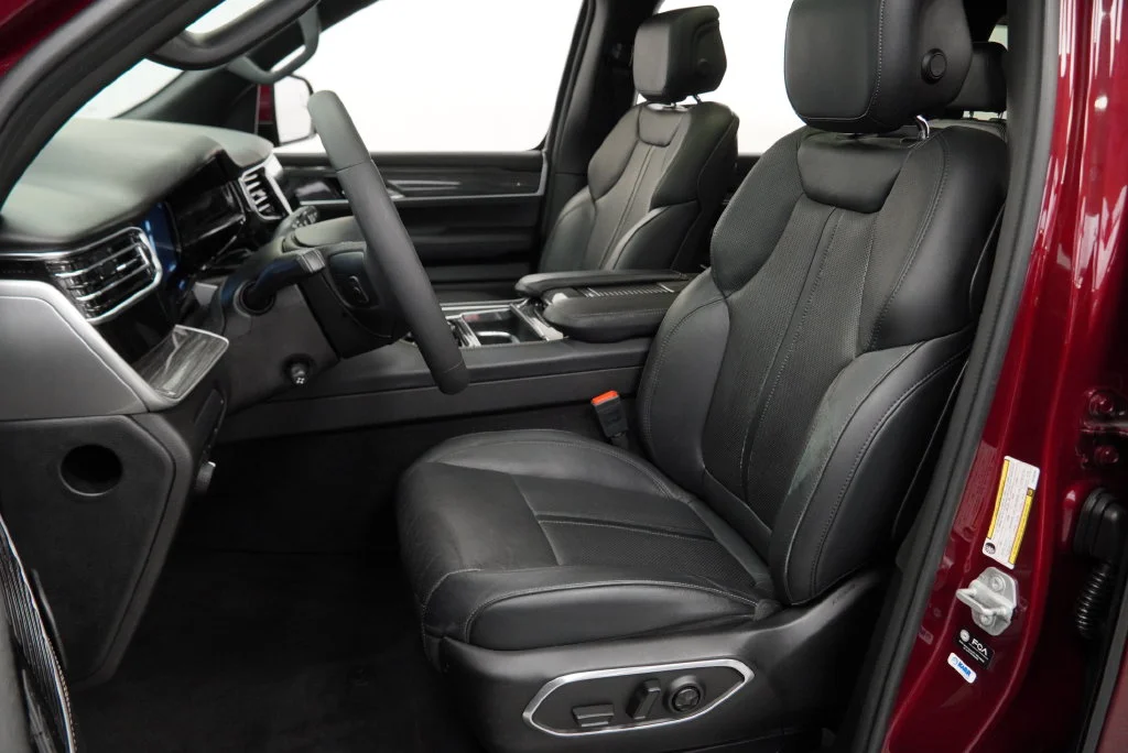 Used 2022 Red Jeep Series II image 3