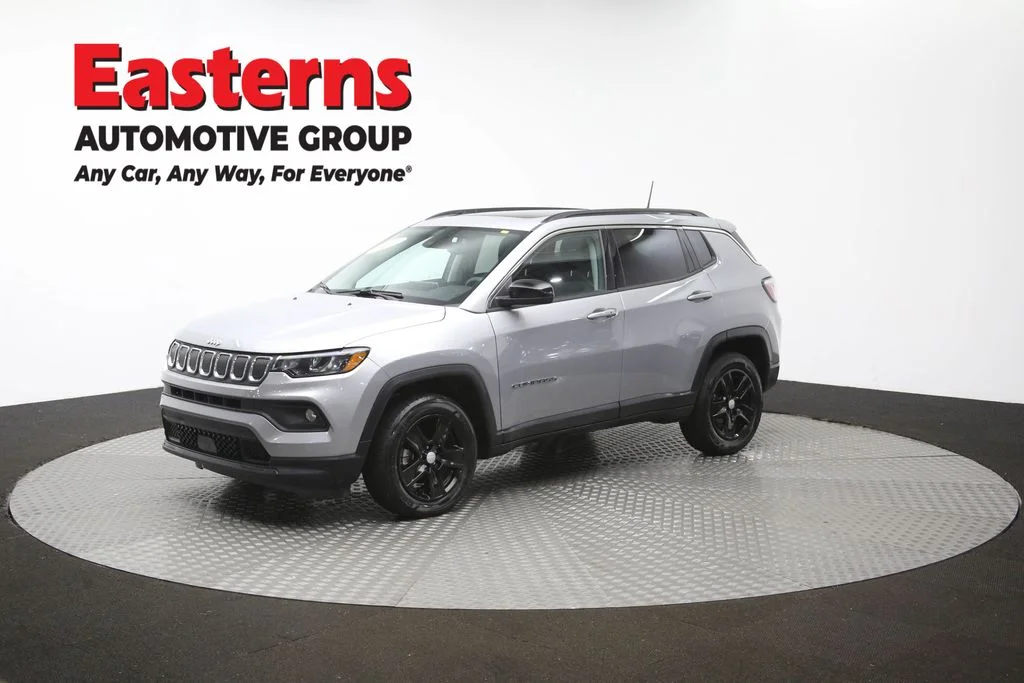 Used 2022 Silver Jeep Latitude image 58