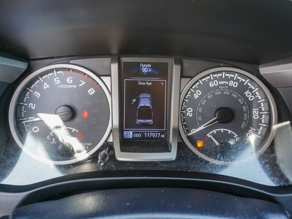 Used 2017  Toyota SR5 image 21
