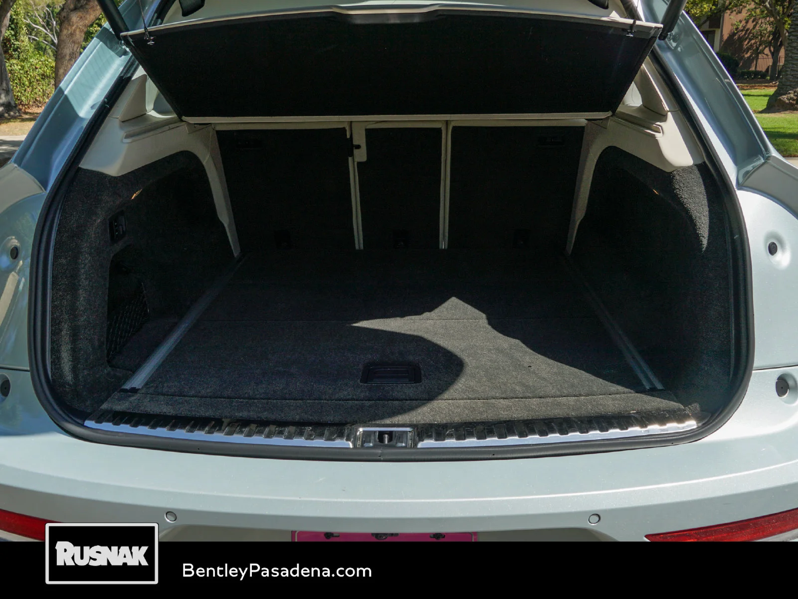 Certified Used 2023 Breeze by Mulliner Bentley Azure image 33