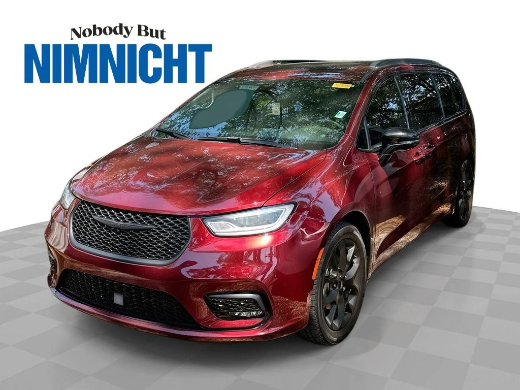 2023 Chrysler Pacifica Limited's photo