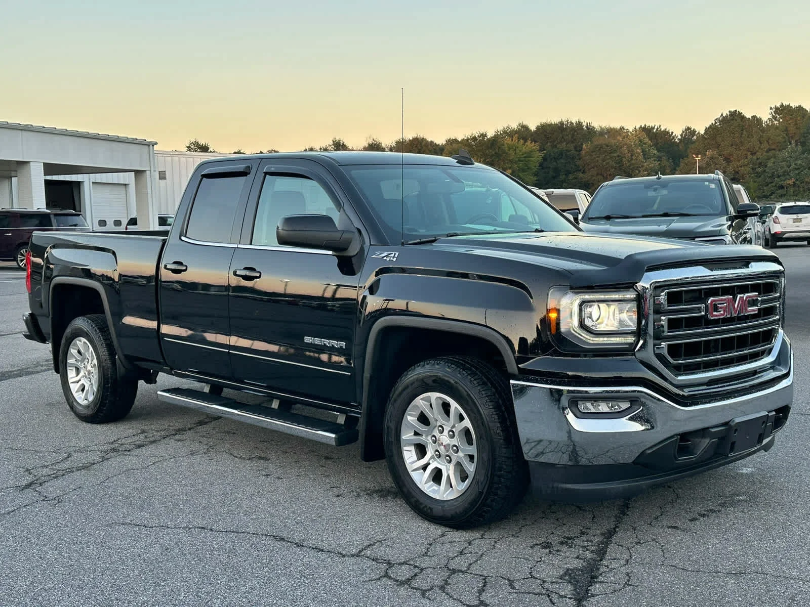 Used 2019 Onyx Black GMC SLE image 6