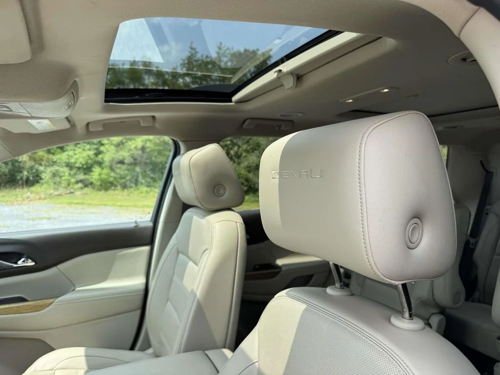 Used 2017 White GMC Denali image 4