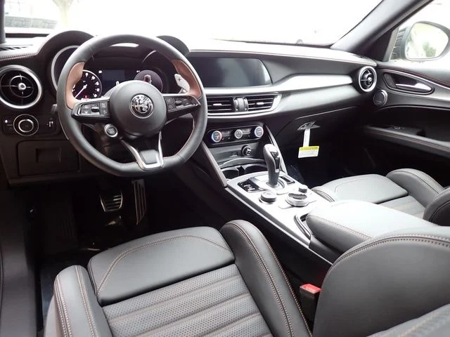 2025 Alfa Romeo Stelvio Intensa - Photo 13