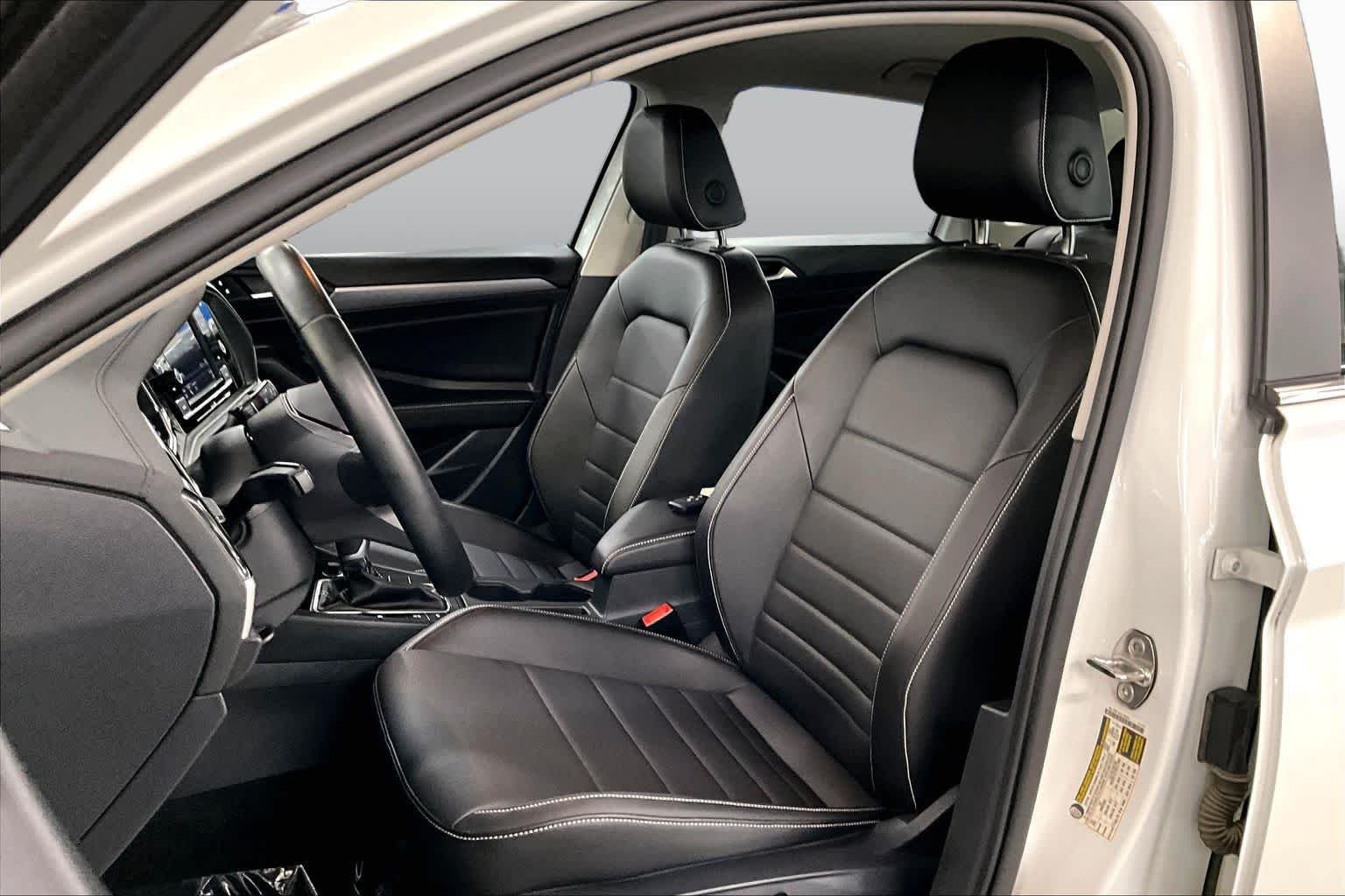 Pre-Owned 2023 Volkswagen Jetta SE