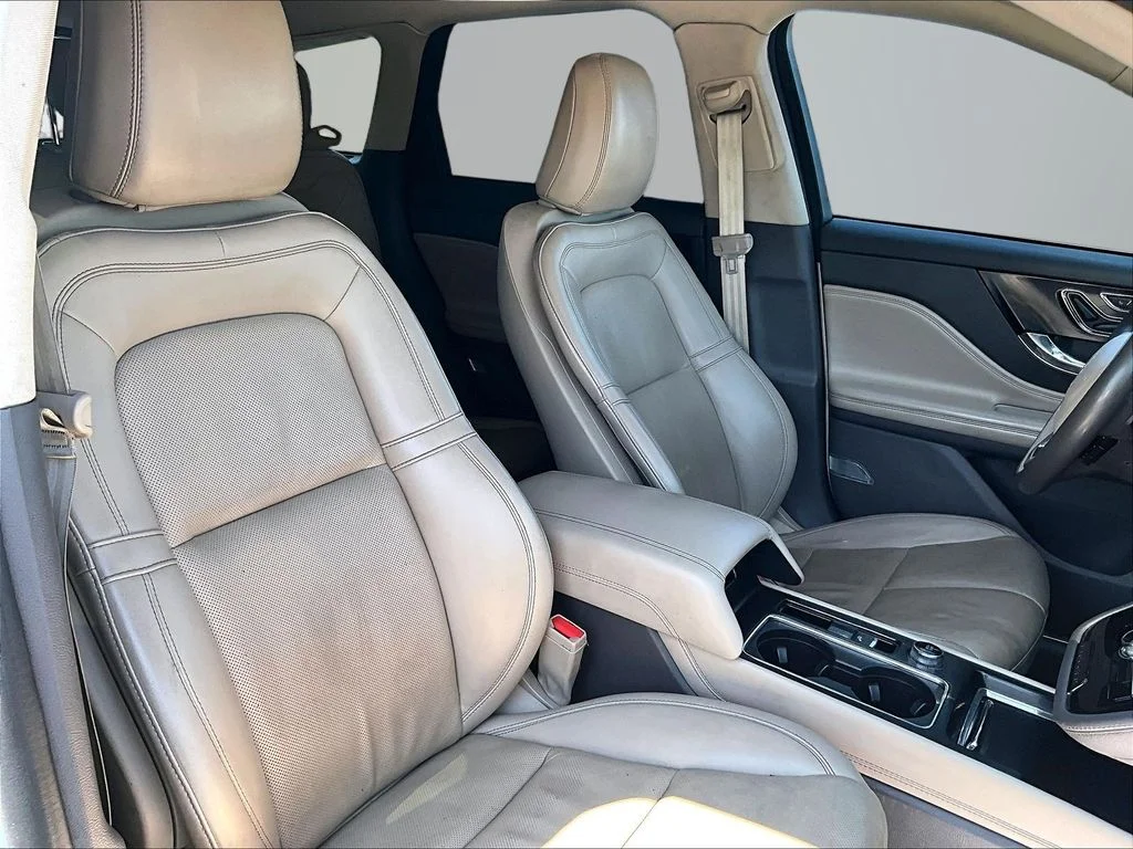 Used 2022 White Lincoln Reserve image 7