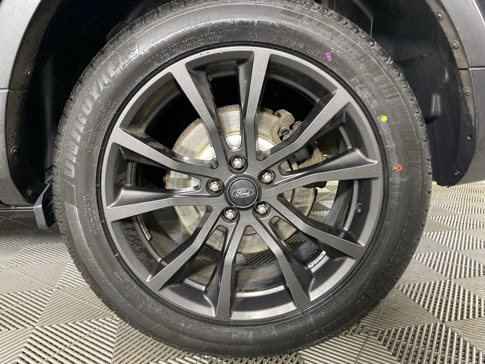 Used 2018 Shadow Black Ford XLT image 19