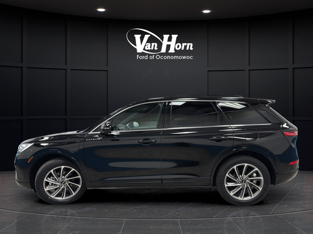 Used 2025 Infinite Black Metallic Clearcoat Lincoln Grand Touring image 4