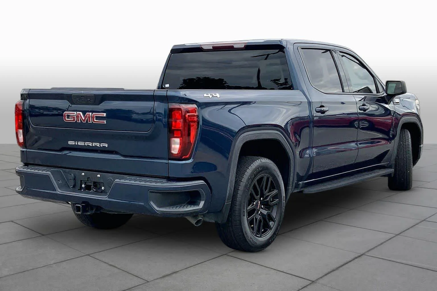 Used 2021 Pacific Blue Metallic GMC Elevation image 12