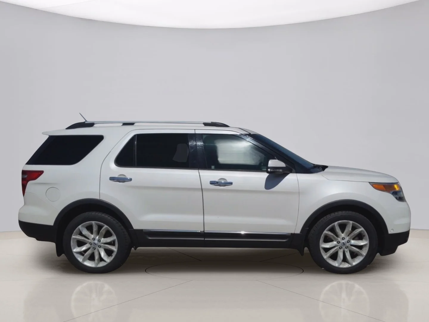 Used 2013 White Ford LIMITED image 6