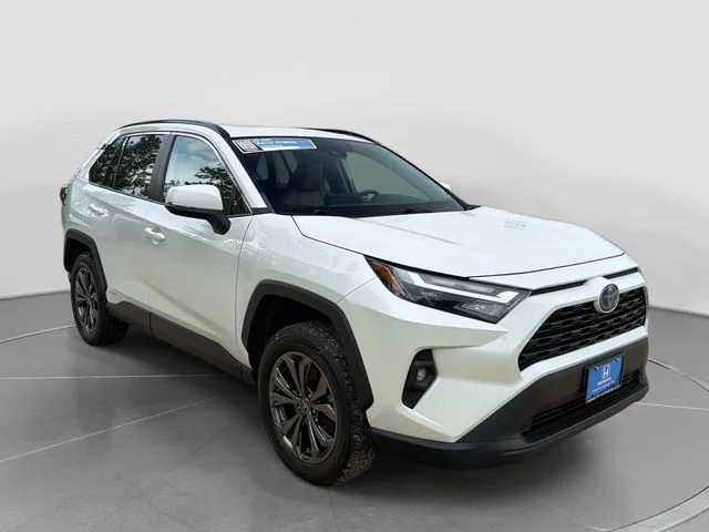 Used 2022 Blizzard Pearl Toyota XLE Premium image 9