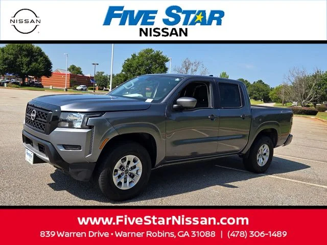 Used 2024 Gray Nissan SV image 3