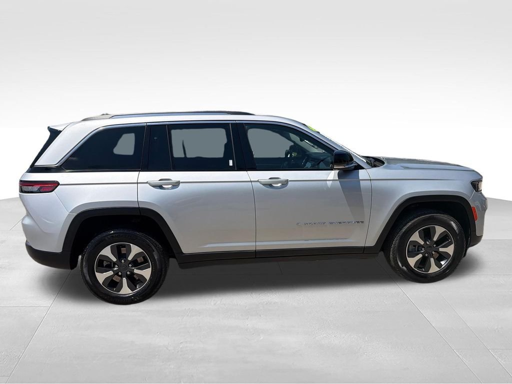Used 2024 Silver Jeep 4xe image 7