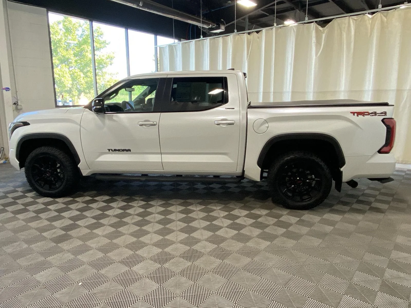 Used 2024 Wind Chill Pearl Toyota Limited image 9