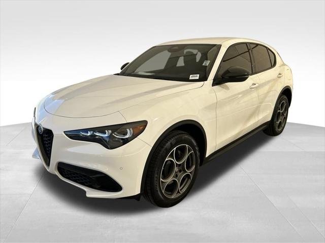 New 2025 Milano White Exterior Paint Alfa Romeo  image 34