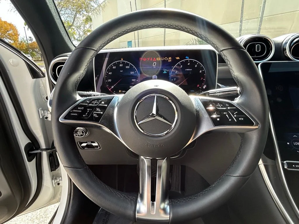 Used 2025  Mercedes-Benz GLC 300 image 19