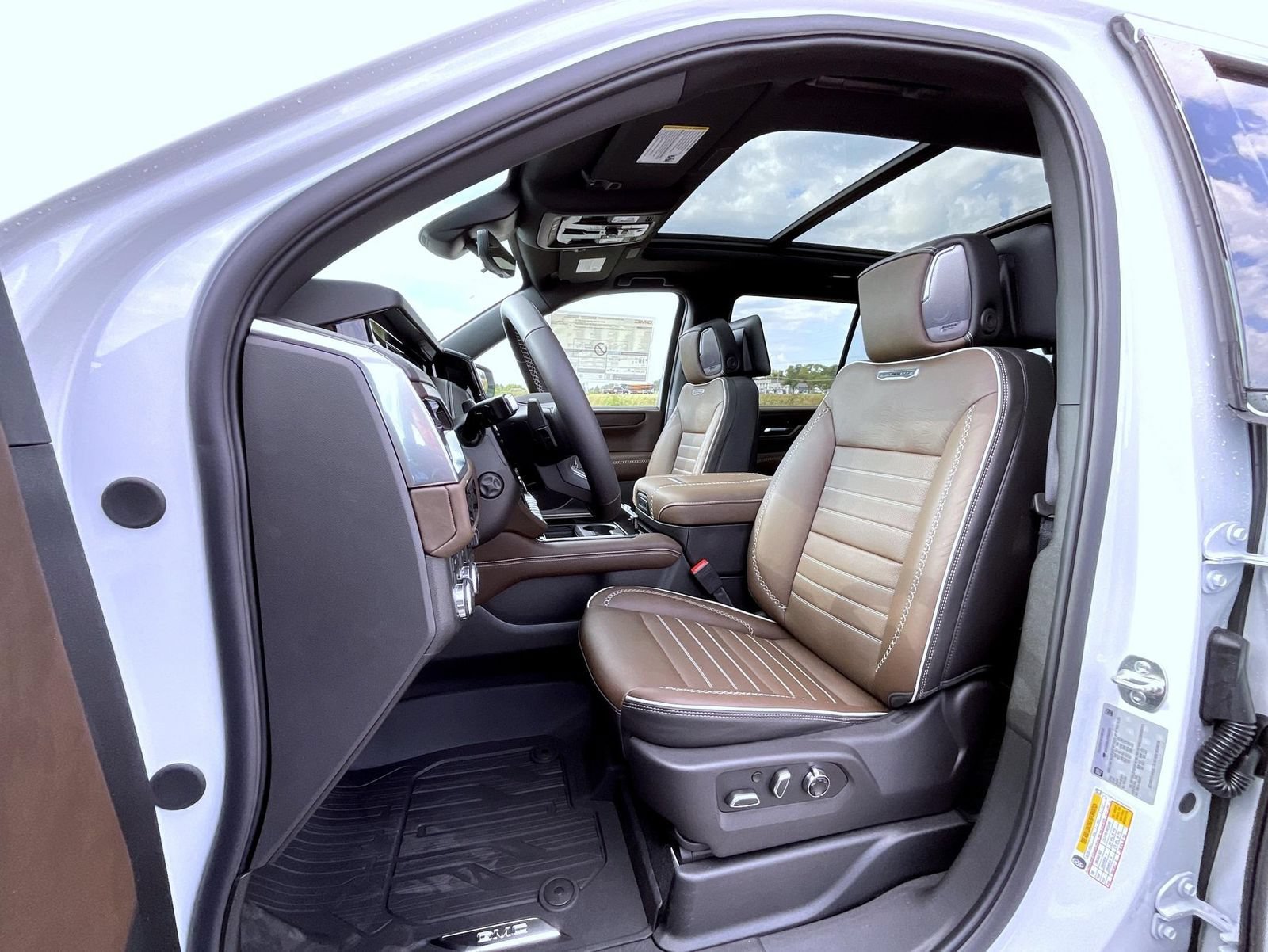 New 2026 Glacier White Tricoat GMC Denali Ultimate image 10