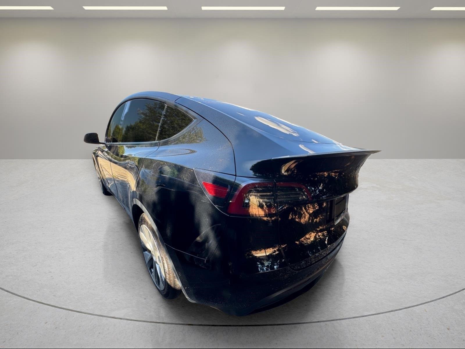 Used 2022  Tesla Performance image 6