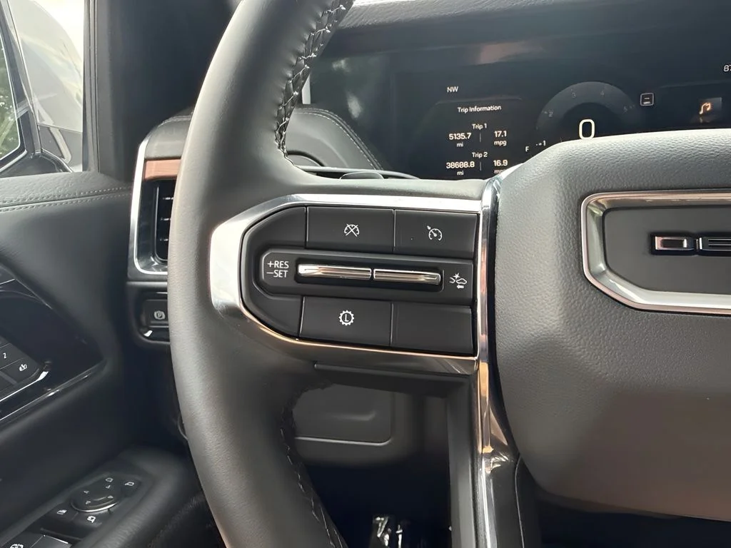 Used 2025 Silver GMC Denali image 17