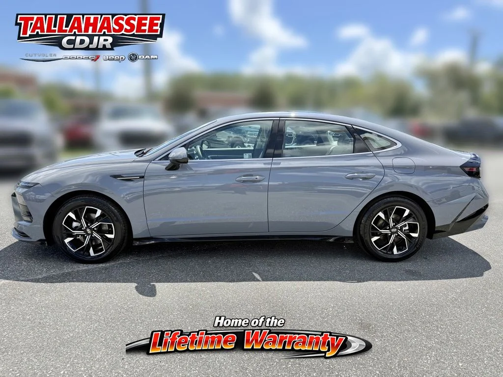 Used 2024 Blue Hyundai SEL image 9