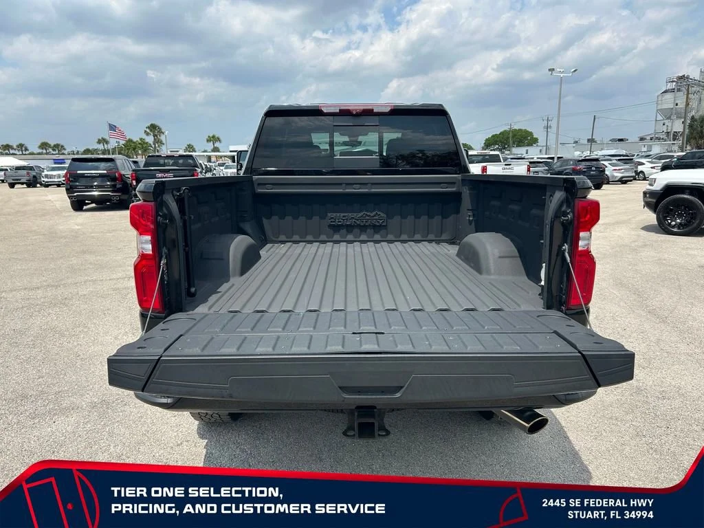 Used 2022 Mosaic Black Metallic Chevrolet High Country image 11