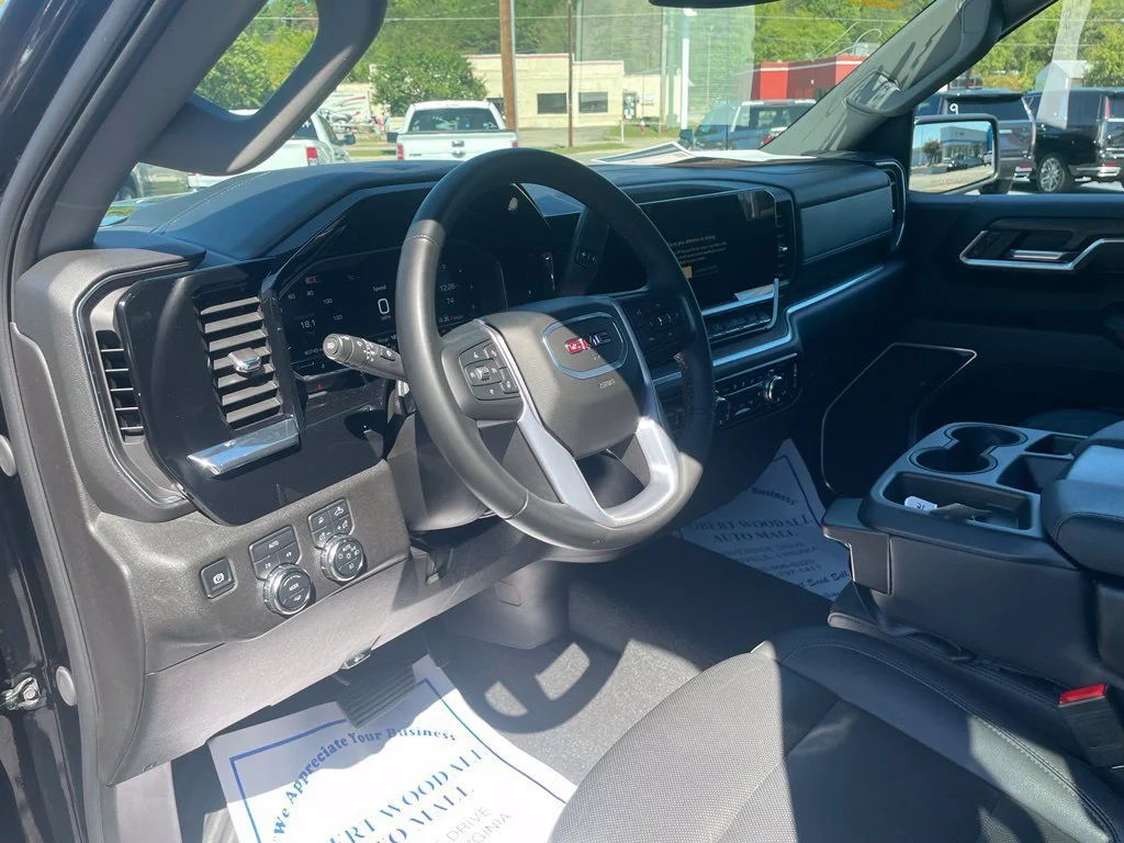 Used 2025 Onyx Black GMC SLT image 14