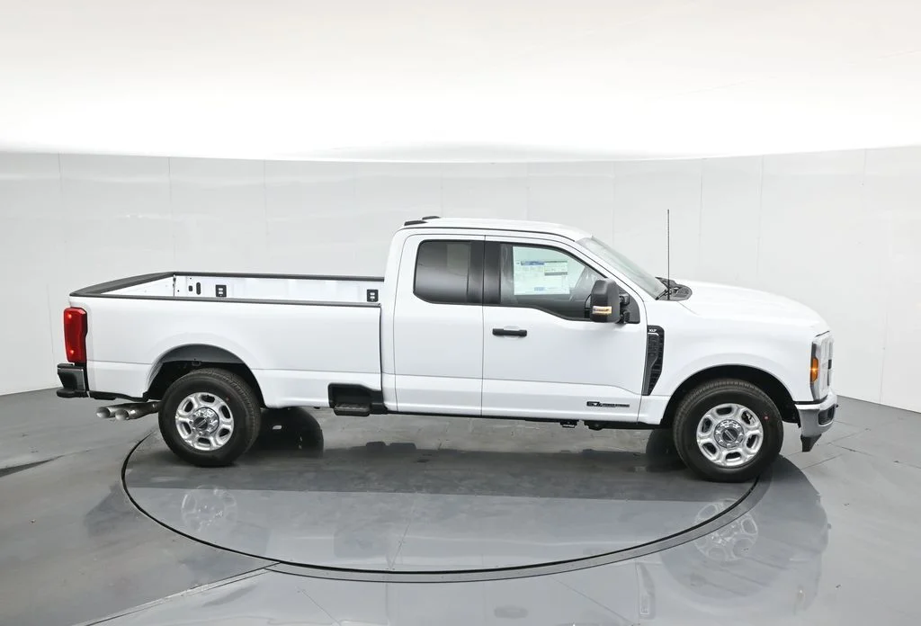 New 2026 Oxford White Ford XLT image 56