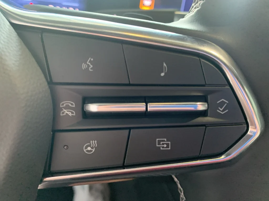 2027 Chevrolet Traverse LT - Photo 21