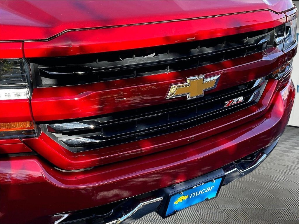 Used 2018 Red Chevrolet LT image 32
