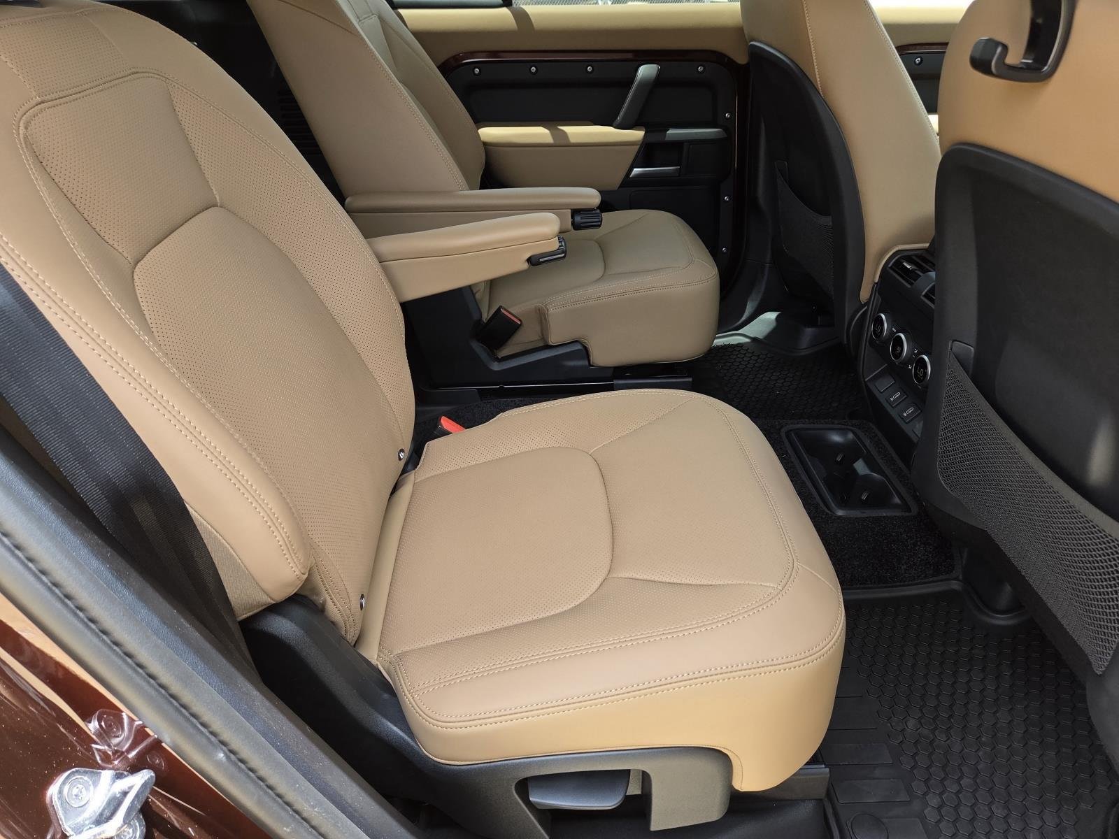 New 2026 Sedona Red Land Rover S image 41